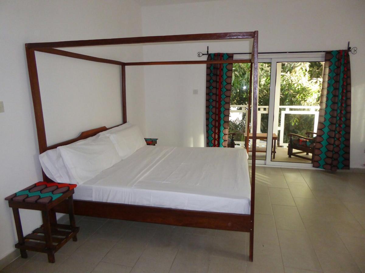 Sarawally Guesthouse Ampaya Экстерьер фото