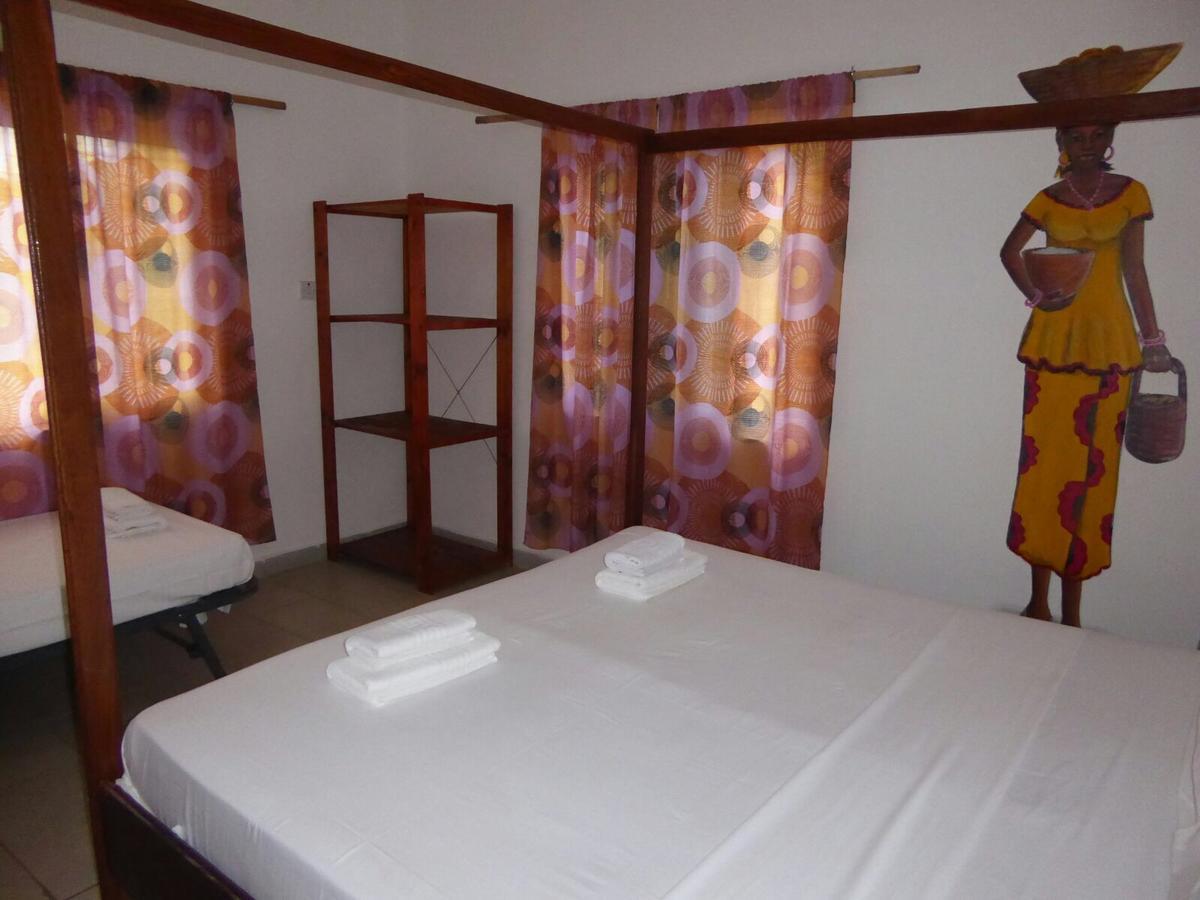 Sarawally Guesthouse Ampaya Экстерьер фото