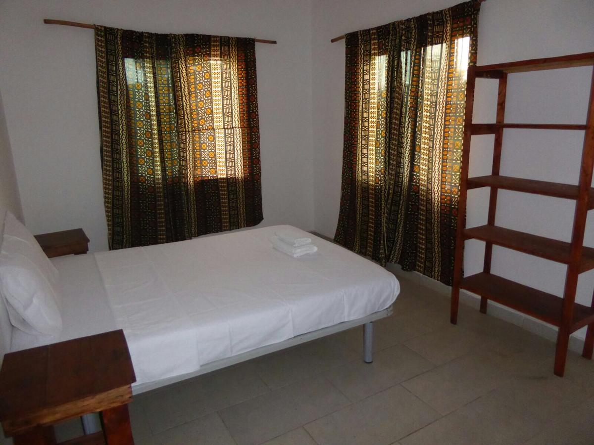Sarawally Guesthouse Ampaya Экстерьер фото
