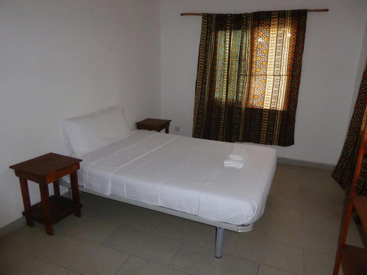 Sarawally Guesthouse Ampaya Экстерьер фото