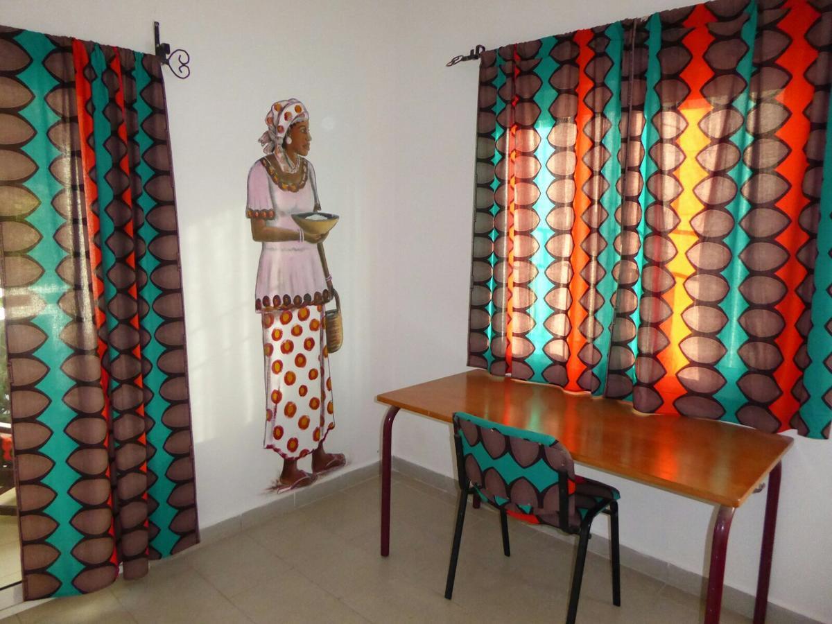 Sarawally Guesthouse Ampaya Экстерьер фото