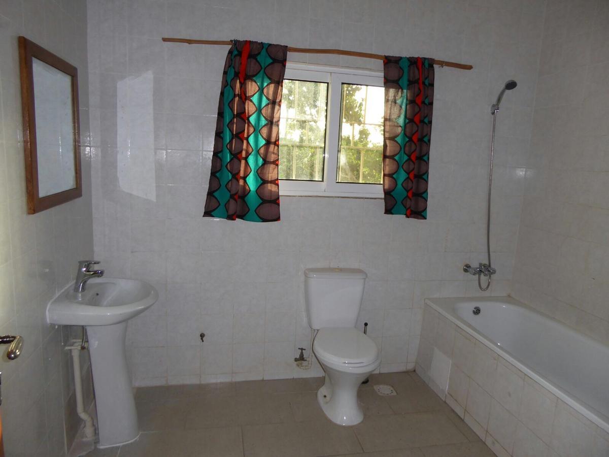 Sarawally Guesthouse Ampaya Экстерьер фото