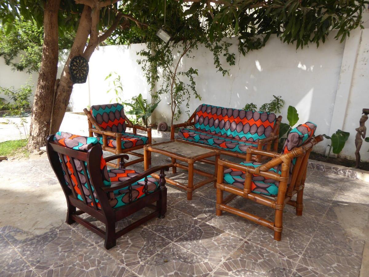 Sarawally Guesthouse Ampaya Экстерьер фото